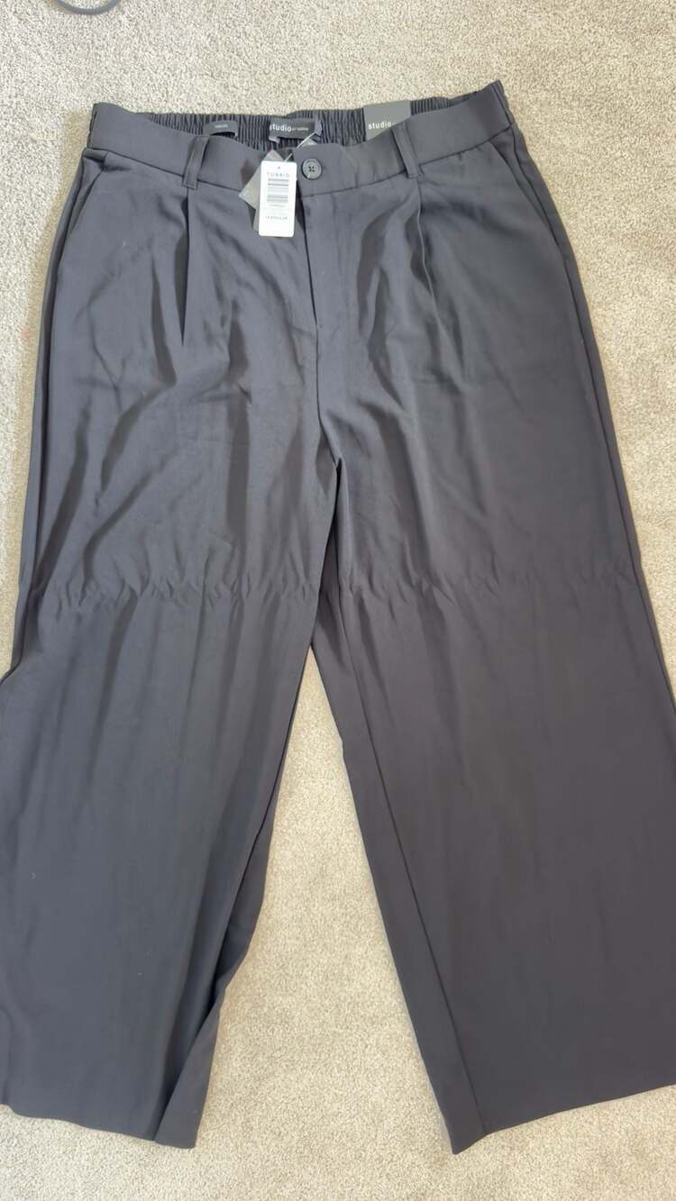 Torrid Wide Leg Studio Crepe High-Rise Pant Size 18 Regular Black